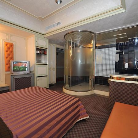 Cyue Chao Hotel Taoyuan Extérieur photo