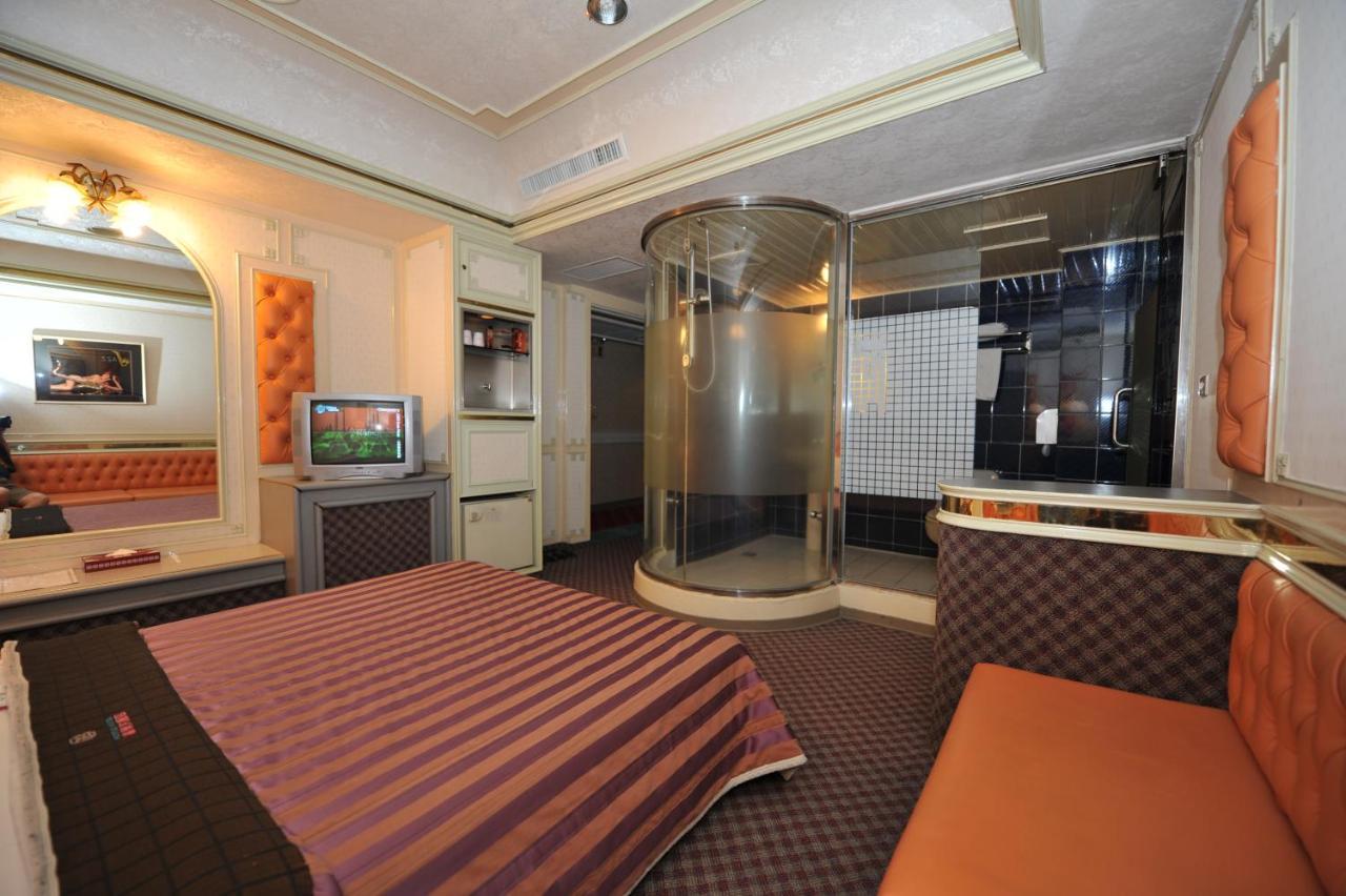 Cyue Chao Hotel Taoyuan Extérieur photo