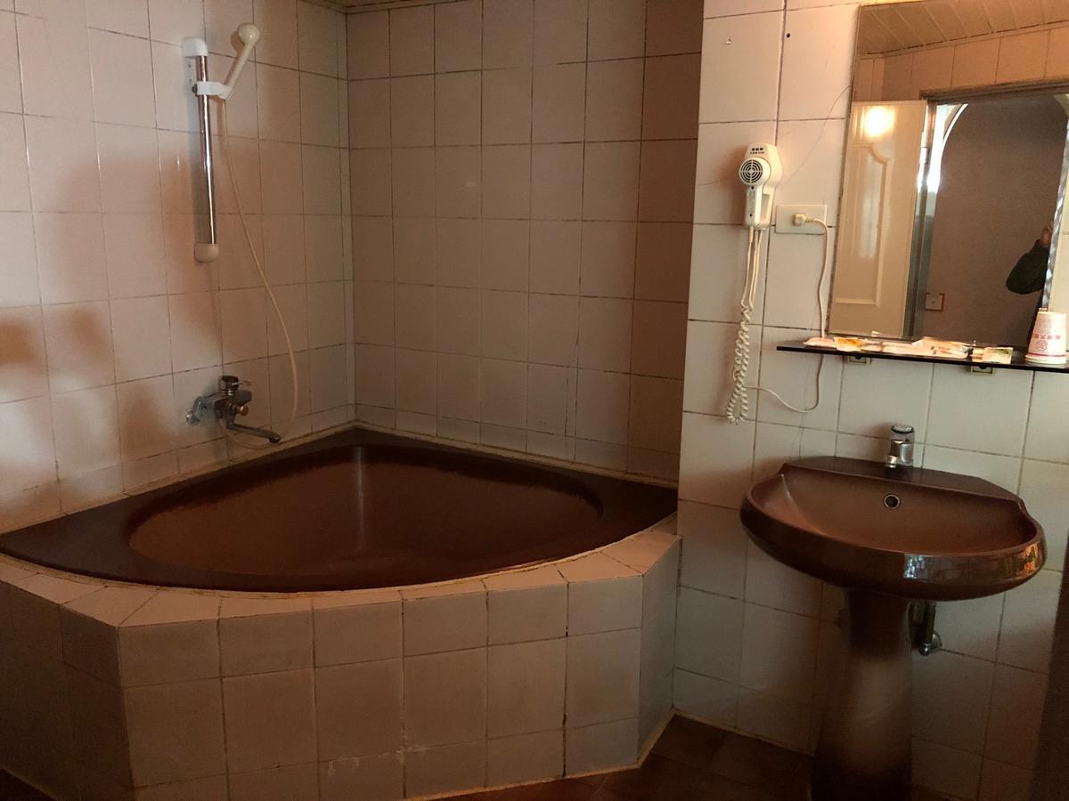Cyue Chao Hotel Taoyuan Extérieur photo